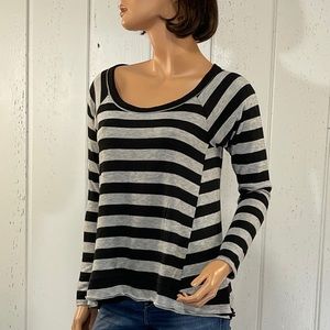 *Intrigue  Women's Striped Long Sleeve T-Shirt Sz L